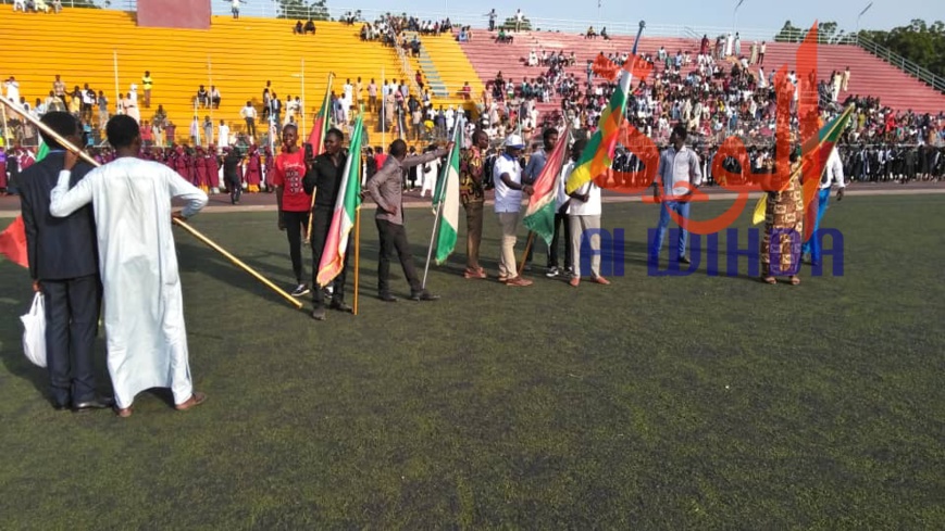 Tchad : 674 lauréats reçoivent leur diplôme de fin d'études universitaires. © Alwihda Info Tchad : 674 lauréats reçoivent leur diplôme de fin d'études universitaires. © Alwihda Info