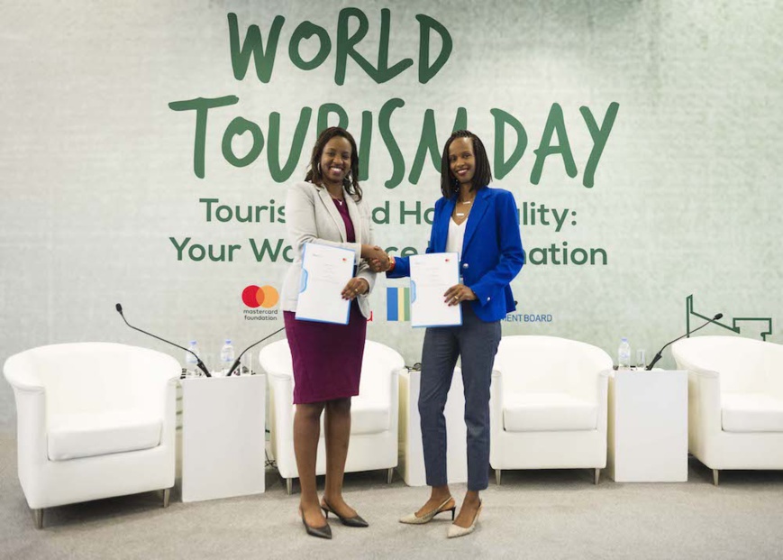 Rica Rwigamba, directrice de programme et représentante du Rwanda, Mastercard Foundation et Belise Kariza, responsable du tourisme au Rwanda Development Board annoncent un partenariat stratégique avec Mastercard Foundation et son initiative Hanga Ahazaza.