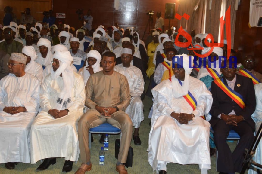 Tchad : Déby appelle à freiner la course à l'armement des civils. © Alwihda Info Tchad : Déby appelle à freiner la course à l'armement des civils. © Alwihda Info