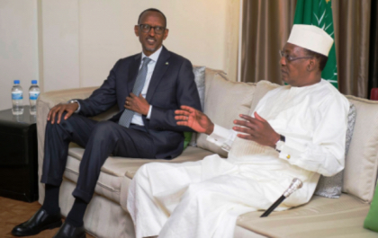 Les présidents Idriss Déby (droite) et Paul Kagamé lors d'une rencontre. © DR Les présidents Idriss Déby (droite) et Paul Kagamé lors d'une rencontre. © DR