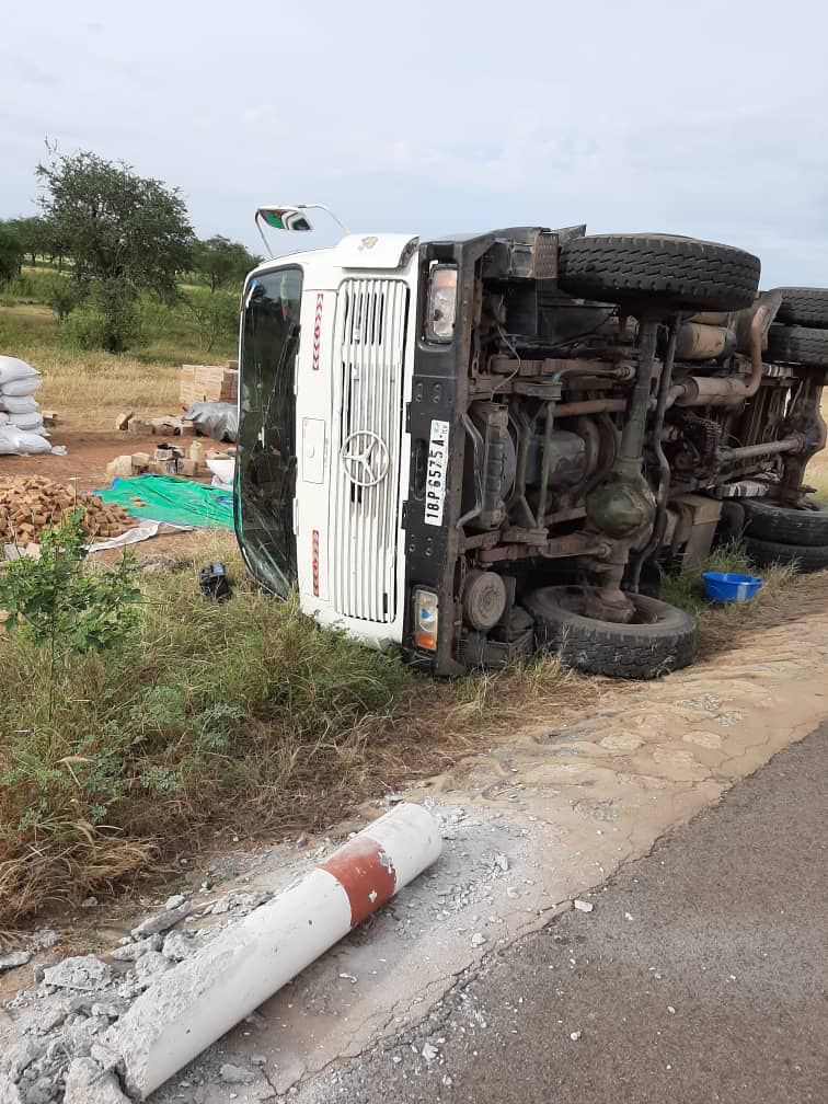 Tchad : un camion fait un tonneau à l’entrée de Mongo Tchad : un camion fait un tonneau à l’entrée de Mongo