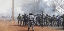 Mali: Des milliers de personnes s'exilent et les rebelles gagnent du terrain Mali: Des milliers de personnes s'exilent et les rebelles gagnent du terrain