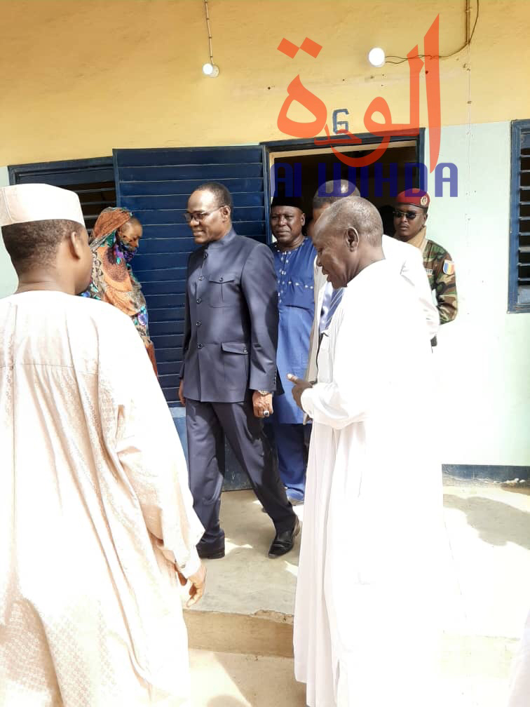 Tchad : le ministre de la Justice auprès des détenus mutins à Mongo Tchad : le ministre de la Justice auprès des détenus mutins à Mongo