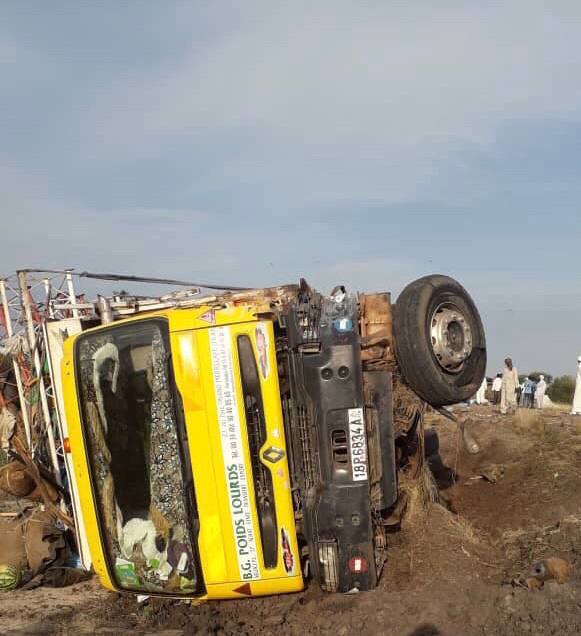 Tchad : grave accident de circulation à la sortie de N'Djamena, plusieurs morts. © DR/Images amateurs Tchad : grave accident de circulation à la sortie de N'Djamena, plusieurs morts. © DR/Images amateurs