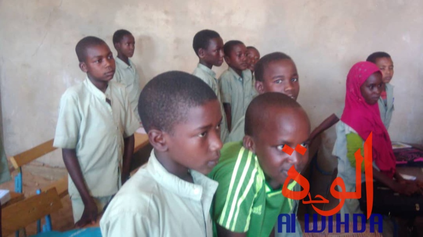 Tchad : tournée du gouverneur de Sila dans les établissements scolaires. © Alwihda Info Tchad : tournée du gouverneur de Sila dans les établissements scolaires. © Alwihda Info