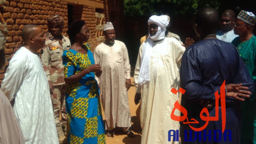Tchad : tournée du gouverneur de Sila dans les établissements scolaires. © Alwihda Info Tchad : tournée du gouverneur de Sila dans les établissements scolaires. © Alwihda Info