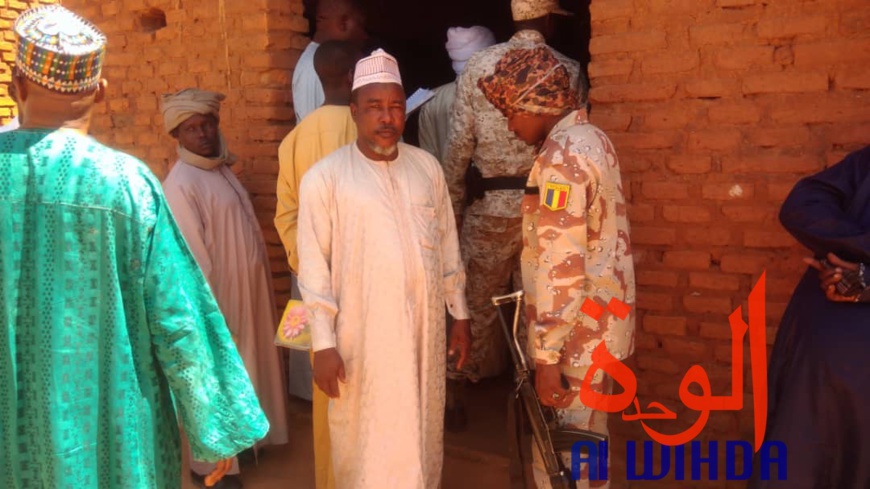 Tchad : tournée du gouverneur de Sila dans les établissements scolaires. © Alwihda Info Tchad : tournée du gouverneur de Sila dans les établissements scolaires. © Alwihda Info