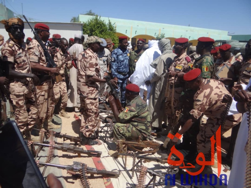 Tchad : présentation de milliers d'armes saisies à l'Est dont 25 lance-roquettes. © Alwihda Info Tchad : présentation de milliers d'armes saisies à l'Est dont 25 lance-roquettes. © Alwihda Info