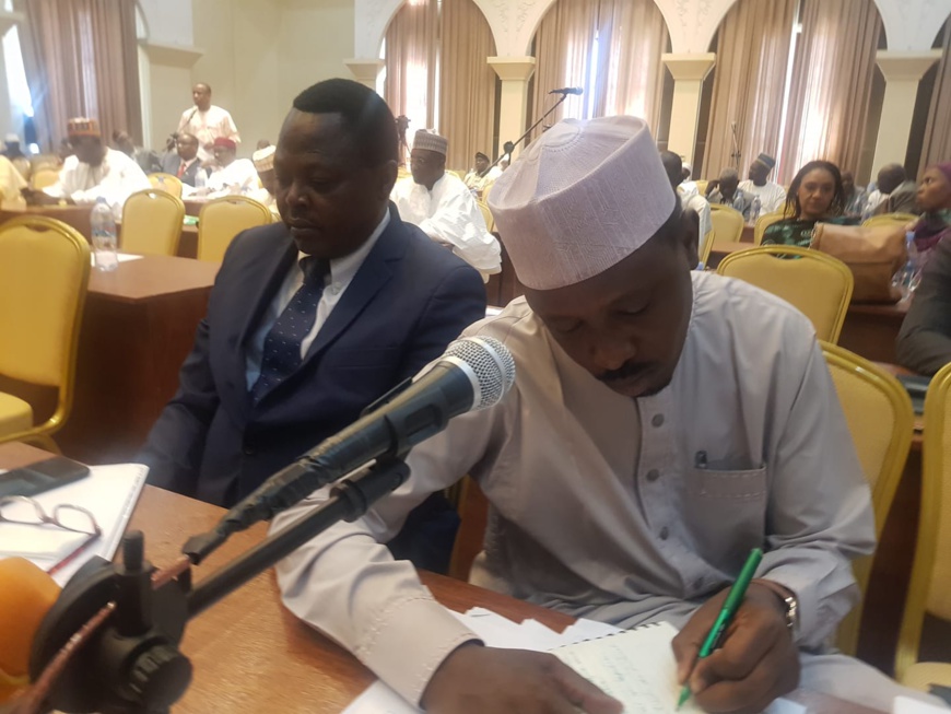 Tchad : interpellé par les députés, le ministre du Pétrole dénonce des "injures". © Alwihda Info Tchad : interpellé par les députés, le ministre du Pétrole dénonce des "injures". © Alwihda Info