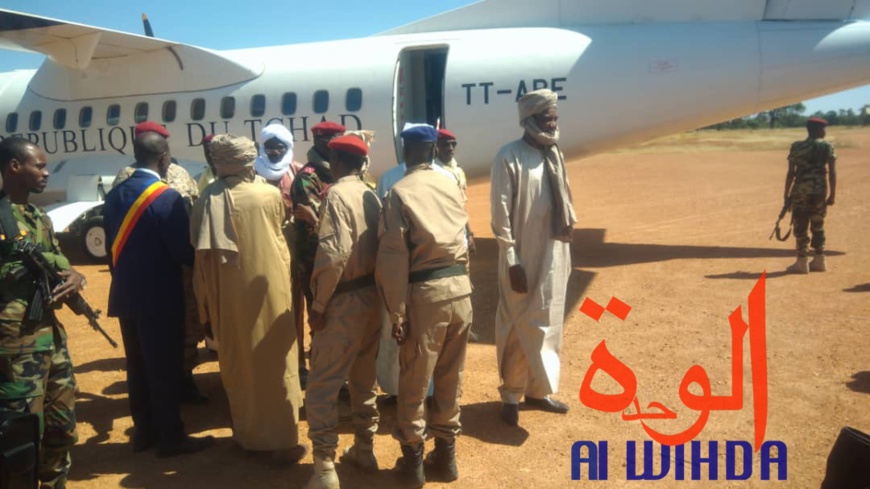 Tchad - état d'urgence : les ministres de la défense et de l'administration à Goz Beida (vidéo) Tchad - état d'urgence : les ministres de la défense et de l'administration à Goz Beida (vidéo)