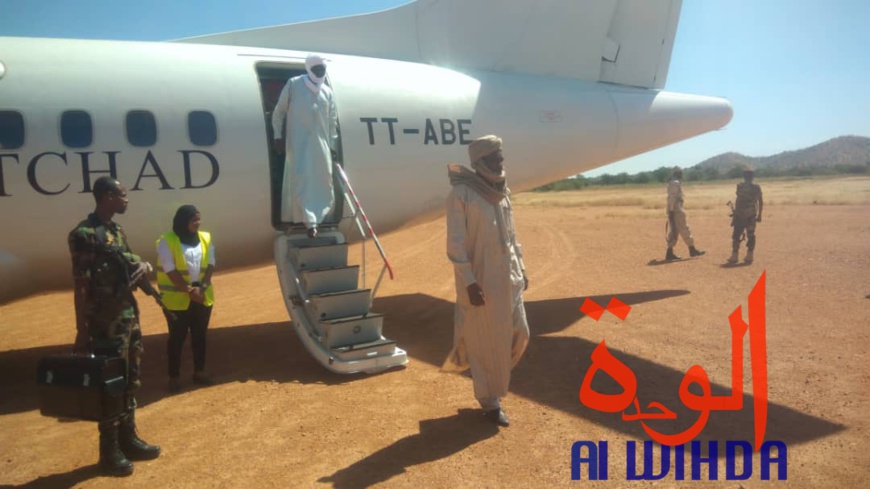 Tchad - état d'urgence : les ministres de la défense et de l'administration à Goz Beida (vidéo) Tchad - état d'urgence : les ministres de la défense et de l'administration à Goz Beida (vidéo)