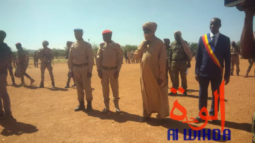 Tchad - état d'urgence : les ministres de la défense et de l'administration à Goz Beida (vidéo)
