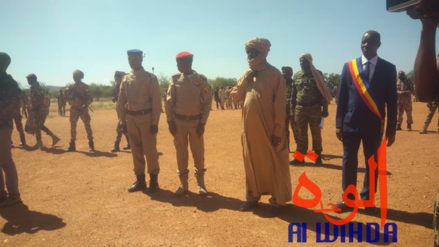 Tchad - état d'urgence : les ministres de la défense et de l'administration à Goz Beida (vidéo) Tchad - état d'urgence : les ministres de la défense et de l'administration à Goz Beida (vidéo)