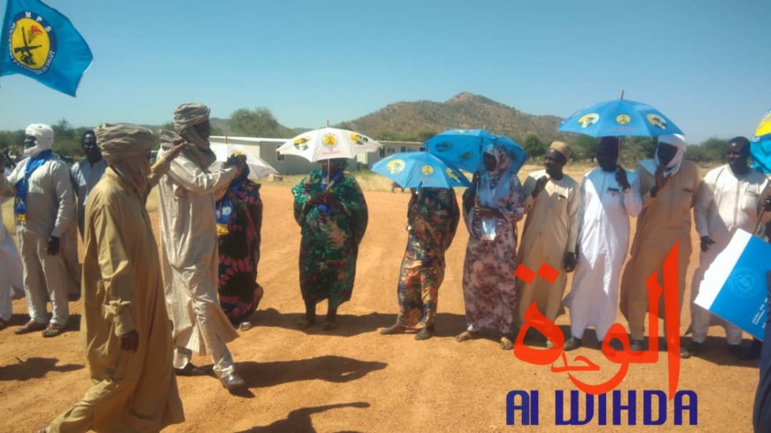 Tchad - état d'urgence : les ministres de la défense et de l'administration à Goz Beida (vidéo) Tchad - état d'urgence : les ministres de la défense et de l'administration à Goz Beida (vidéo)