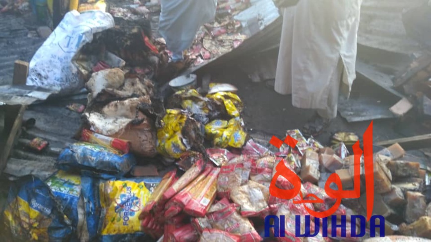 Tchad : scène de désolation au marché de Dembé ce matin après l'incendie Tchad : scène de désolation au marché de Dembé ce matin après l'incendie