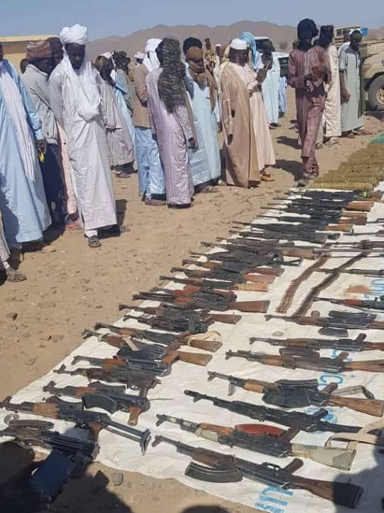 Tchad : le comité d'autodéfense de Miski dépose les armes. © DR/TWM Tchad : le comité d'autodéfense de Miski dépose les armes. © DR/TWM