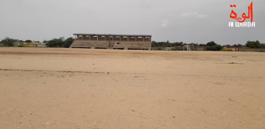 Tchad : l'installation de la pelouse synthétique au stade d'Abéché en bonne voie. © Alwihda Info Tchad : l'installation de la pelouse synthétique au stade d'Abéché en bonne voie. © Alwihda Info