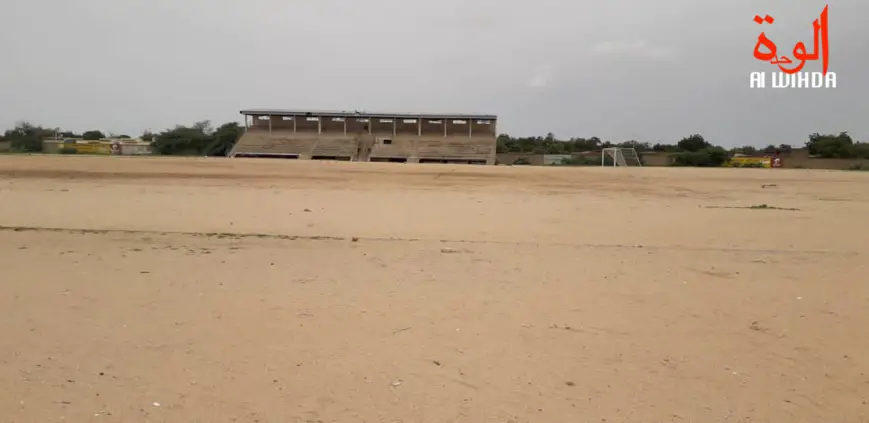 Tchad : l'installation de la pelouse synthétique au stade d'Abéché en bonne voie. © Alwihda Info