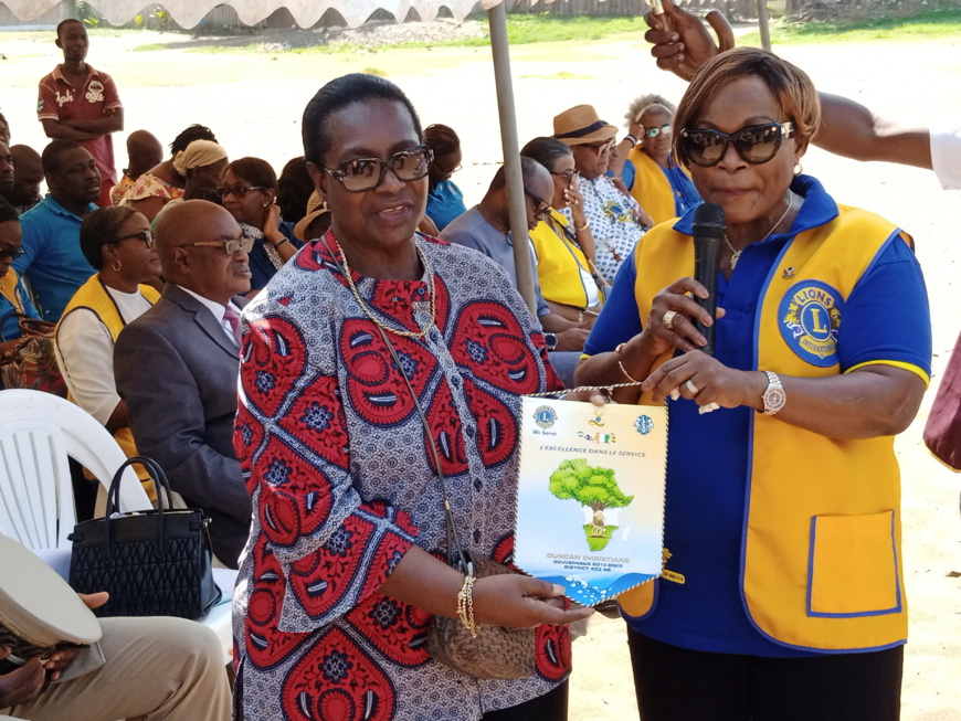 Côte d'Ivoire/Grand-Bassam : Les Lions Clubs de Côte d’Ivoire font don de vivres et non-vivres aux familles sinistrées Côte d'Ivoire/Grand-Bassam : Les Lions Clubs de Côte d’Ivoire font don de vivres et non-vivres aux familles sinistrées