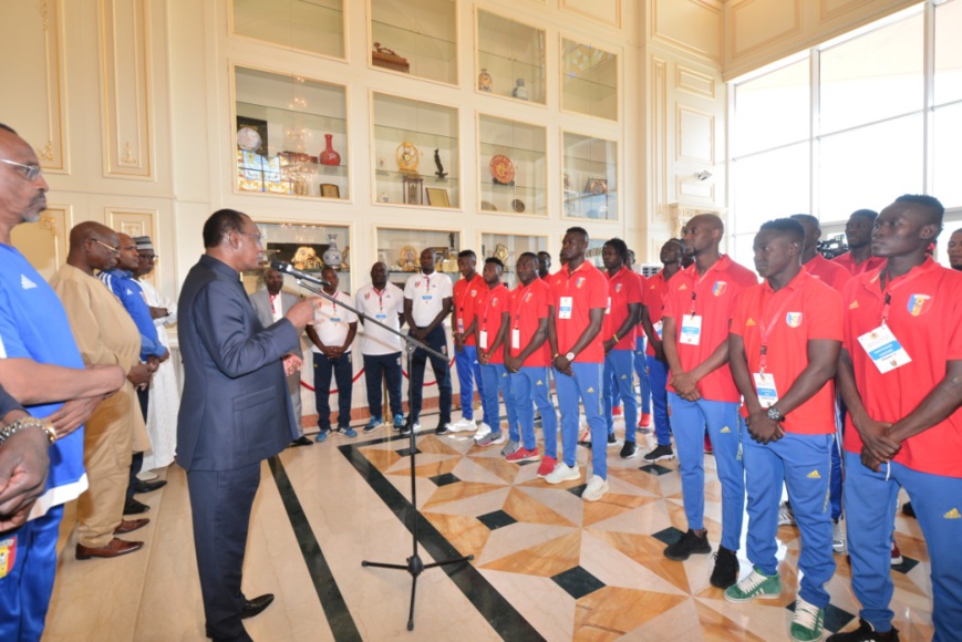 Tchad-Mali : Idriss Déby va suivre le match de foot à la télévision. © PR