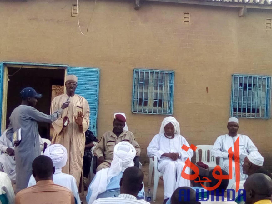 Tchad : au Ouaddaï, les civils convaincus peu à peu par le bienfondé du désarmement. © Alwihda Info Tchad : au Ouaddaï, les civils convaincus peu à peu par le bienfondé du désarmement. © Alwihda Info