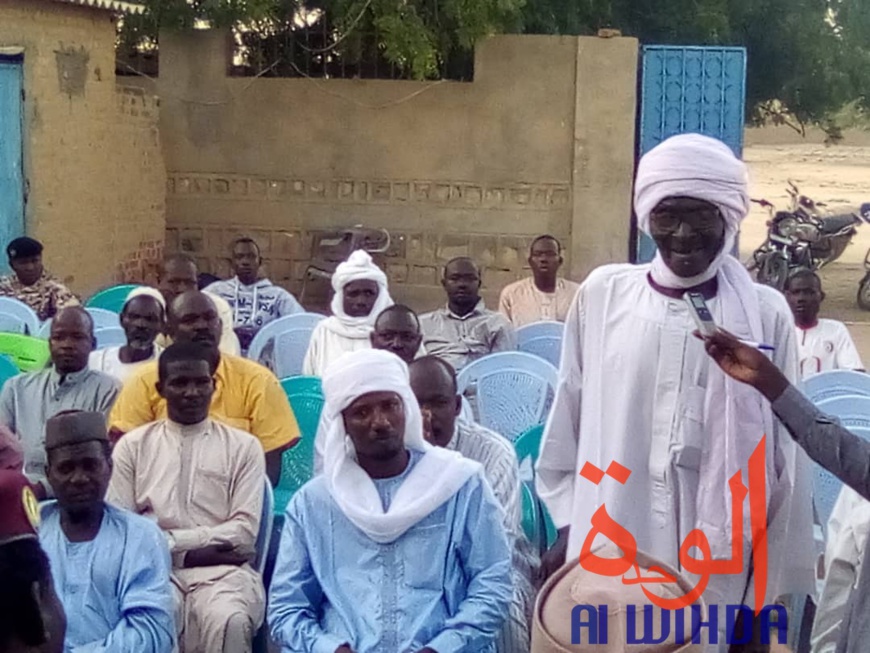 Tchad : au Ouaddaï, les civils convaincus peu à peu par le bienfondé du désarmement. © Alwihda Info Tchad : au Ouaddaï, les civils convaincus peu à peu par le bienfondé du désarmement. © Alwihda Info