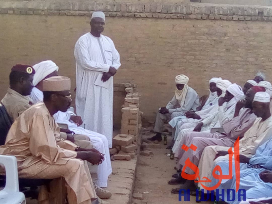 Tchad : au Ouaddaï, les civils convaincus peu à peu par le bienfondé du désarmement. © Alwihda Info Tchad : au Ouaddaï, les civils convaincus peu à peu par le bienfondé du désarmement. © Alwihda Info
