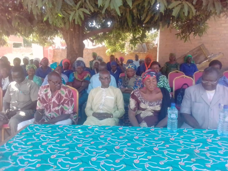 Tchad : les femmes et filles mères formées en couture à Pala pour leur autonomisation. © Alwihda Info/F.M. Tchad : les femmes et filles mères formées en couture à Pala pour leur autonomisation. © Alwihda Info/F.M.