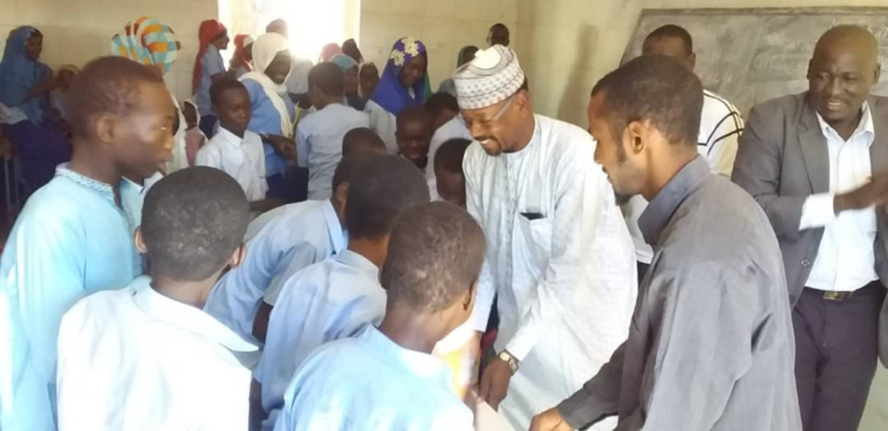 Tchad : des bancs offerts à une classe de 6e d’un collège à Ati Tchad : des bancs offerts à une classe de 6e d’un collège à Ati