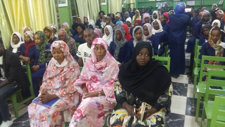 Tchad : une campagne de sensibilisation sur la violence en milieu scolaire à l'université HEC. © Alwihda Info Tchad : une campagne de sensibilisation sur la violence en milieu scolaire à l'université HEC. © Alwihda Info