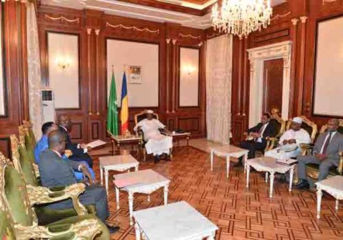 Tchad : le chef de la diplomatie équato-guinéenne reçu par le président. © PR Tchad : le chef de la diplomatie équato-guinéenne reçu par le président. © PR