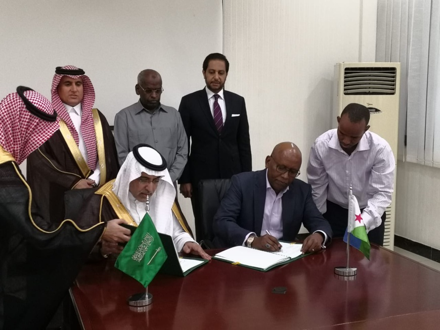 The Vice Chairman of the Saudi Fund for Development, Dr. Khalid bin Sulaiman Al Khudairy (pictured left) and the Djibouti Minister of Economy and Finance, Mr Elias Moussa Doula (right) sign a new grant agreement in the presence of the Prime Minister of Djibouti, Mr. Abdoulkader Kamil Mohamed (center back row) which will help finance new infrastructure development projects in Djibouti. (Photo : AETOSWire) The Vice Chairman of the Saudi Fund for Development, Dr. Khalid bin Sulaiman Al Khudairy (pictured left) and the Djibouti Minister of Economy and Finance, Mr Elias Moussa Doula (right) sign a new grant agreement in the presence of the Prime Minister of Djibouti, Mr. Abdoulkader Kamil Mohamed (center back row) which will help finance new infrastructure development projects in Djibouti. (Photo : AETOSWire)