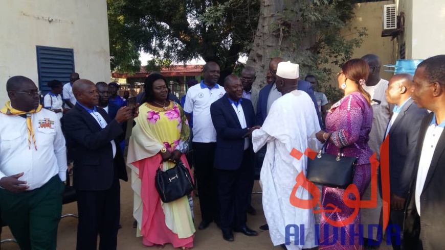 Tchad : l'Église adventiste offre du matériel à la Mairie de N'Djamena pour la salubrité. © Alwihda Info/A.C.H. Tchad : l'Église adventiste offre du matériel à la Mairie de N'Djamena pour la salubrité. © Alwihda Info/A.C.H.