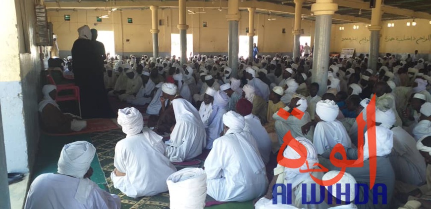 Tchad : à Abéché, la mosquée Darasalam de nouveau fréquentée après une réconciliation. © Alwihda Info Tchad : à Abéché, la mosquée Darasalam de nouveau fréquentée après une réconciliation. © Alwihda Info