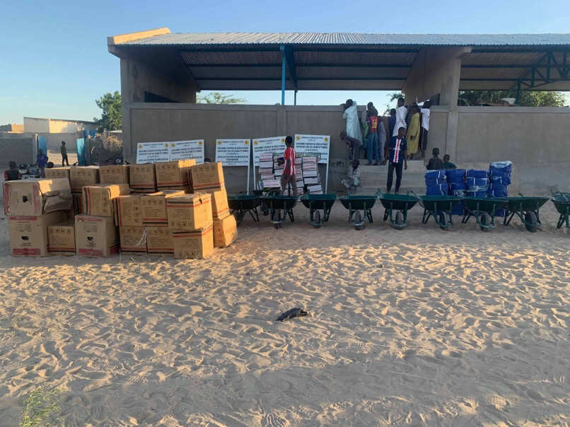 Tchad : des kits agricoles distribués à des groupements des jeunes et femmes au Lac. © OSLT Tchad : des kits agricoles distribués à des groupements des jeunes et femmes au Lac. © OSLT