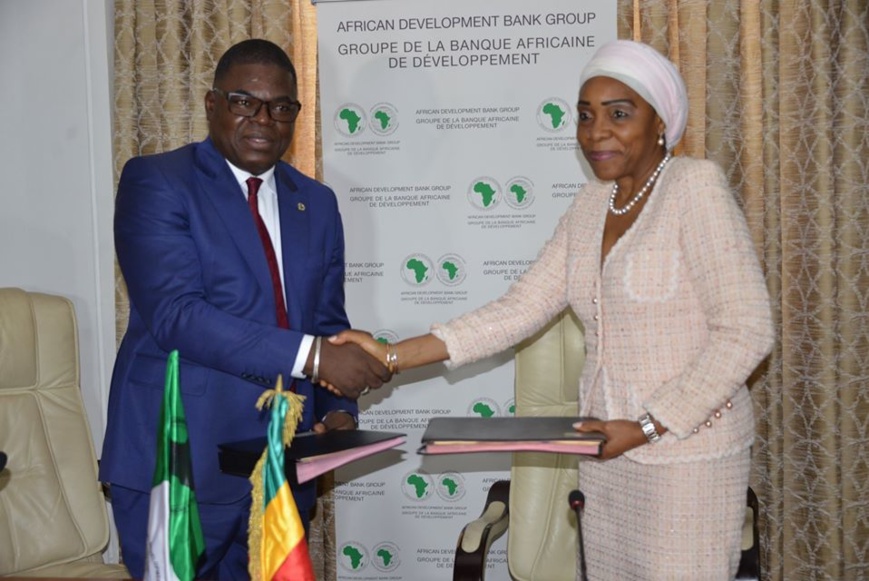 Le représentant de la BAD et la ministre congolaise. Le représentant de la BAD et la ministre congolaise.