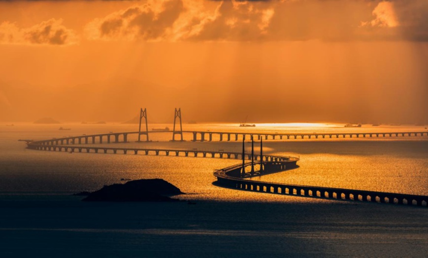 Photo shows the Hong Kong-Zhuhai-Macao Bridge. (Photo by Huang Kunzhen, Courtesy of the Chinese Cultural Exchange Association)