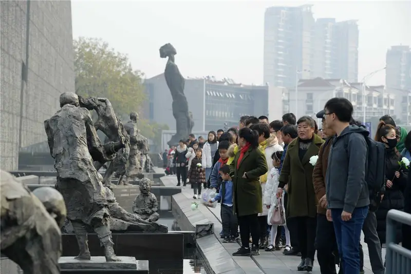On December 14, 2019, Nanjing, Jiangsu, people visited and memorialized the victims in The Memorial Hall of the Victims in Nanjing Massacre by Japanese Invaders. (Photo by Yang Suping from People’s Daily Online)
