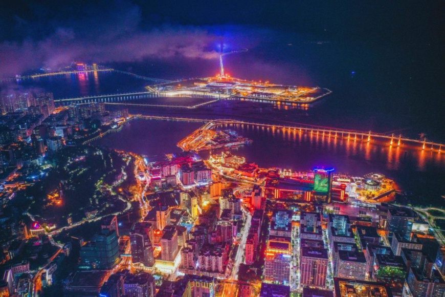 Photo shows a night view of the Hong Kong-Zhuhai-Macao Bridge. (Photo by Wu Jiayi, Courtesy of the Chinese Cultural Exchange Association) Photo shows a night view of the Hong Kong-Zhuhai-Macao Bridge. (Photo by Wu Jiayi, Courtesy of the Chinese Cultural Exchange Association)
