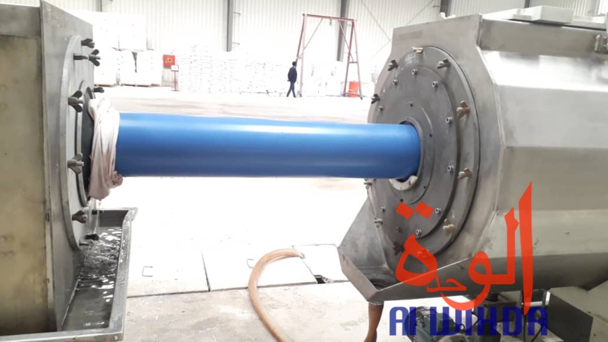 Le Made in Tchad s'impose avec l'usine de fabrication de tuyaux de Farcha. © Alwihda Info Le Made in Tchad s'impose avec l'usine de fabrication de tuyaux de Farcha. © Alwihda Info