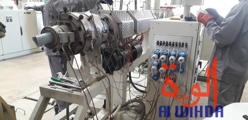 Le Made in Tchad s'impose avec l'usine de fabrication de tuyaux de Farcha. © Alwihda Info Le Made in Tchad s'impose avec l'usine de fabrication de tuyaux de Farcha. © Alwihda Info