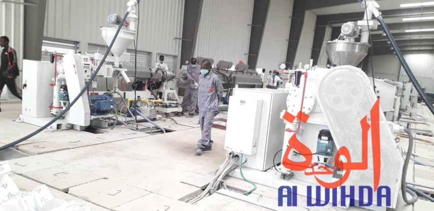 Le Made in Tchad s'impose avec l'usine de fabrication de tuyaux de Farcha. © Alwihda Info Le Made in Tchad s'impose avec l'usine de fabrication de tuyaux de Farcha. © Alwihda Info