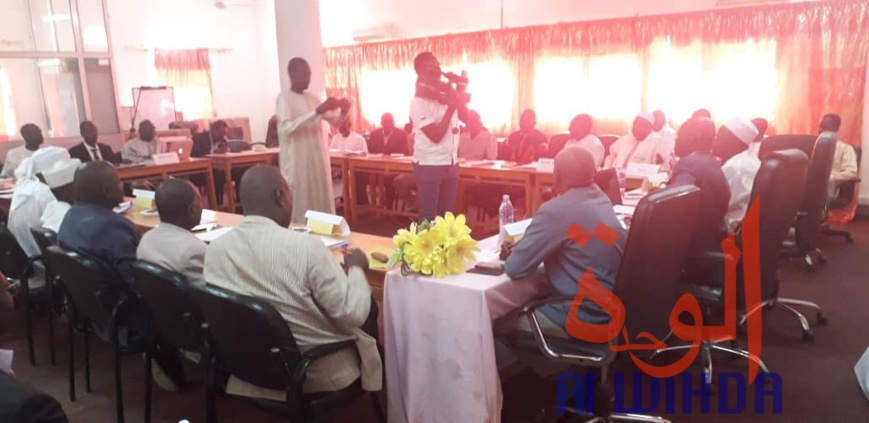 Tchad : "On va moderniser l'administration", le président de l'UNABA vise l'excellence et la transparence. © Alwihda Info Tchad : "On va moderniser l'administration", le président de l'UNABA vise l'excellence et la transparence. © Alwihda Info