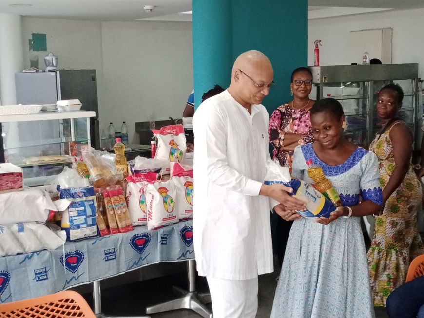Côte d’Ivoire/Fêtes de fin d’année : Des kits alimentaires pour les mutualistes de la polyclinique de l’Indénié Côte d’Ivoire/Fêtes de fin d’année : Des kits alimentaires pour les mutualistes de la polyclinique de l’Indénié