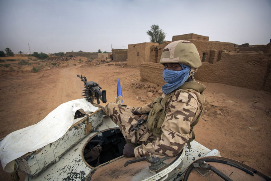 Un Casque bleu tchadien à Kidal. © ONU/Sylvain Liechti