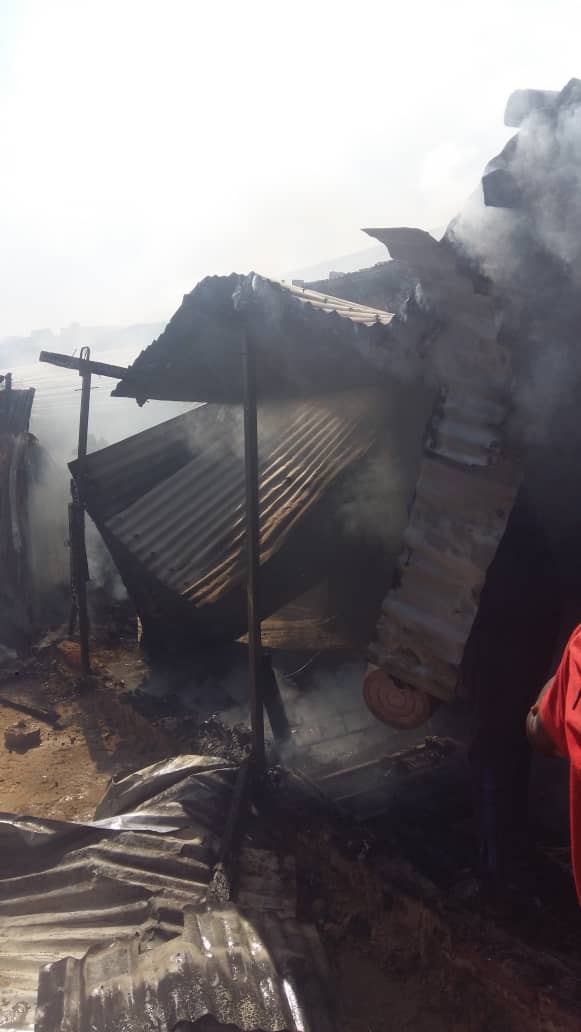 Tchad : une maison soufflée par l'explosion d'une bouteille de gaz à N'Djamena. © Alwihda Info/Abakar Chérif Hamid Tchad : une maison soufflée par l'explosion d'une bouteille de gaz à N'Djamena. © Alwihda Info/Abakar Chérif Hamid