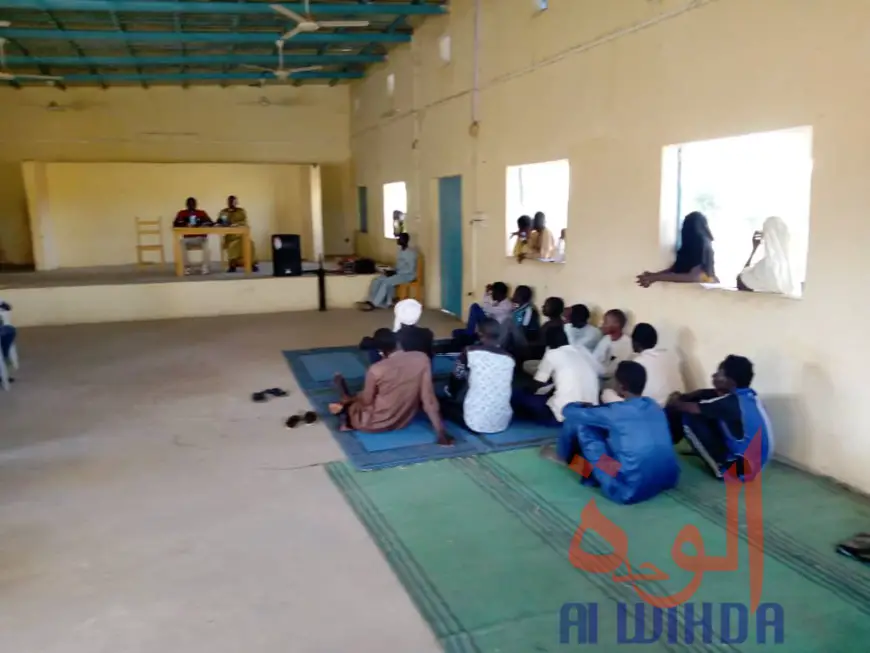 Tchad : à Goz Beida, élèves et enseignants débattent sur la violence scolaire. © Mahamat Issa Gadaya/Alwihda Info