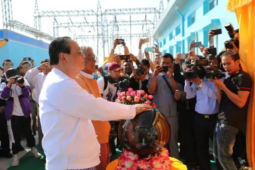 Myanmar's Union Minister for Electricity and Energy U Win Khaing inaugurates the 230KV Nabar-Shwebo-Ohntaw Power Transmission Line and Substation Project undertaken by the State Grid Corporation of China at the completion ceremony of the project. Photo by Sun Guangyong, People's Daily