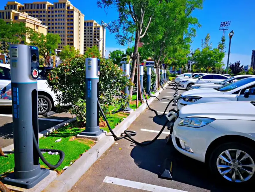 New energy vehicles are being charged at a charging station in Qingdao, east China’s Shandong Province. Photo provided by TELD Shandong branch