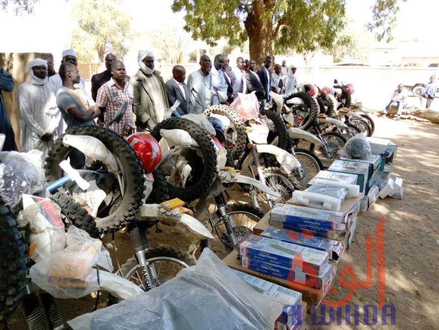 Tchad : un appui en matériel et motos à la délégation à l'enseignement du Sila. © Mahamat Issa Gadaya/Alwihda Info Tchad : un appui en matériel et motos à la délégation à l'enseignement du Sila. © Mahamat Issa Gadaya/Alwihda Info